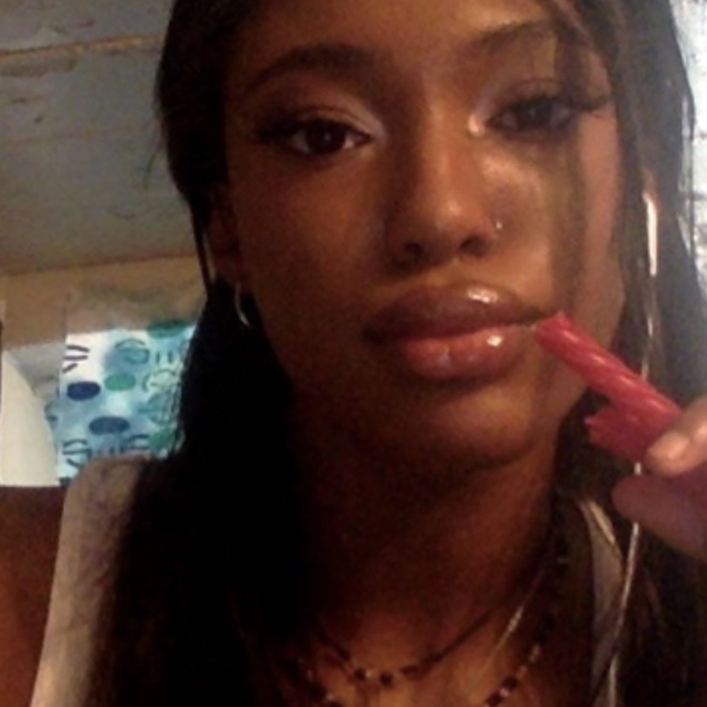 Meet your Posher, Anese